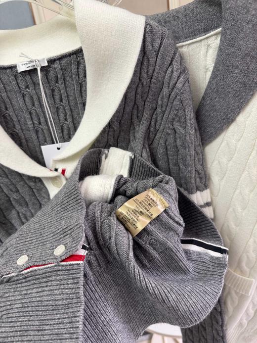 点此购买 TB秋冬季女士经典学院风撞色西装领四条杠麻花针织毛衣开衫 mp 335476 商品图9