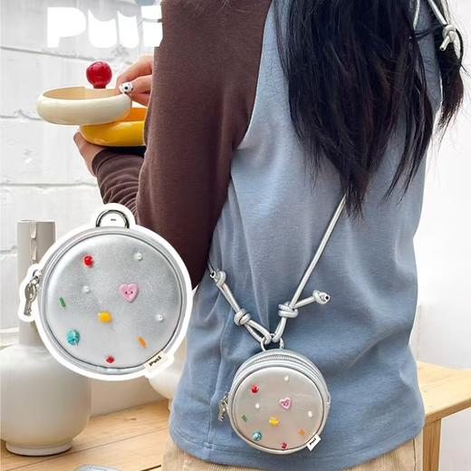 4楼Eubelle欧蓓 puui新款迷你挂脖零钱包银色皮质 斜挎包耳机包硬币包ins 活动价：128元 商品图0