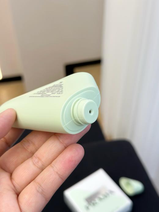 D111359秋冬季鸢尾香味时髦绿三角标质护手霜50ml 商品图9