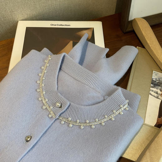 穿上它心情都变好~2025新款气质珍珠扣圆领长袖羊毛针织衫女款！ 商品图3