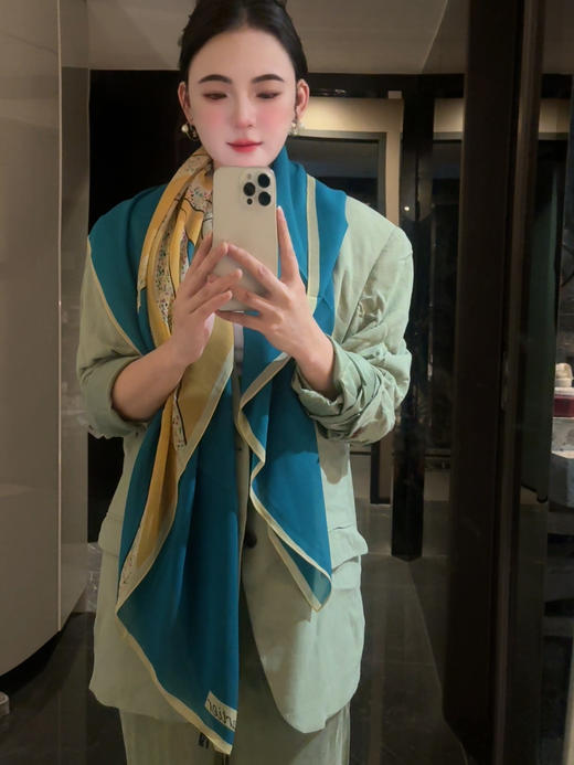 Ca&rtier卡地Y印花薄款丝巾 商品图2