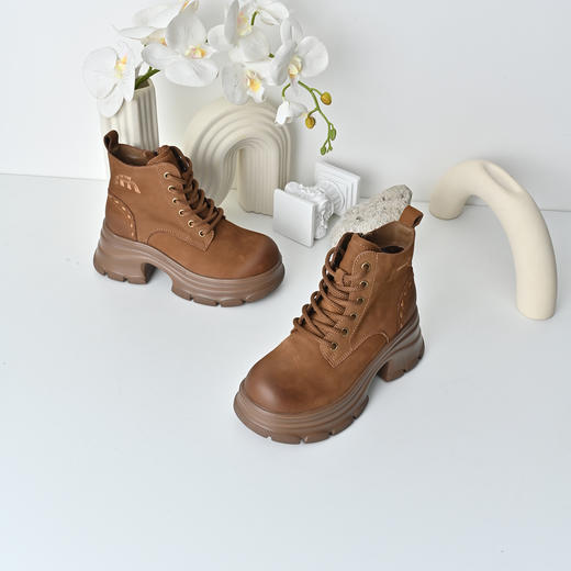 经典鲨2025冬专柜款牛皮革百搭圆头加绒中粗跟轻便马丁靴女KW57-558091 商品图3