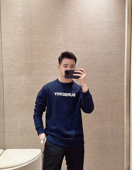 纯原 Bur男女款字母印花圆领卫衣～贸易公司订单余裁  家里有正品的可任意比对 ⚠️无吊牌洗标 带领标 自留送人都不影响， 量少  得物在售2750➕ 咱家同样品质零头价都不到 商品图3