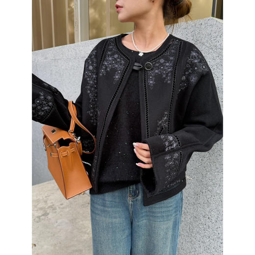 2511211   羊绒 镂空刺绣短款 外套，短大衣 商品图1