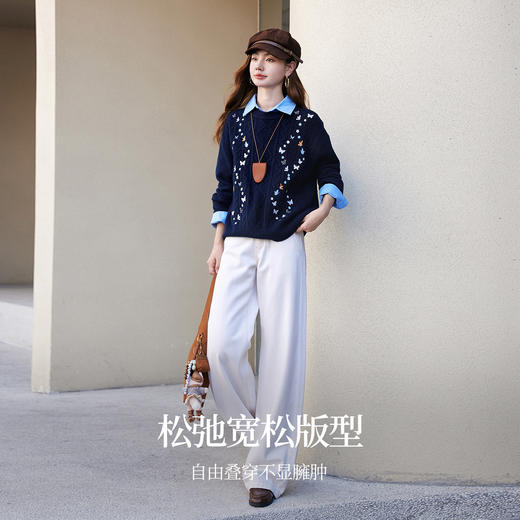【11/14新品】熙世界仿牛绒蝴蝶刺绣针织衫女2025秋冬新款圆领宽松复古绞花毛衣 商品图2