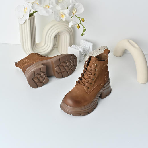 经典鲨2025冬专柜款牛皮革百搭圆头加绒中粗跟轻便马丁靴女KW57-558091 商品图2