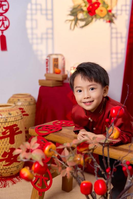 时己【儿童单人写真】2套妆造，2个主题拍摄（绿野仙踪&新年），周末、节假日通用，有效期到26年2月底！ 商品图7