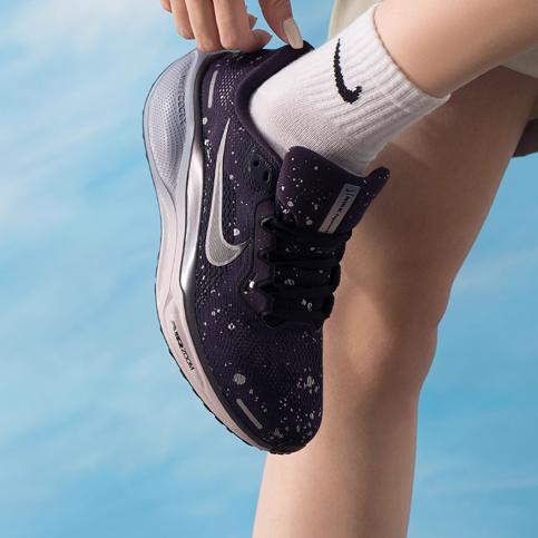 耐克NIKE女款舒适透气时尚百搭运动休闲跑步鞋HV1726-500 商品图3