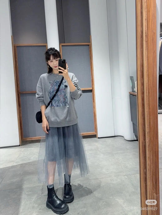 【秒杀价已调 直接拍】JNBY 松弛感 抽象 潦草小狗 图案 宽松套头卫衣 商品图9