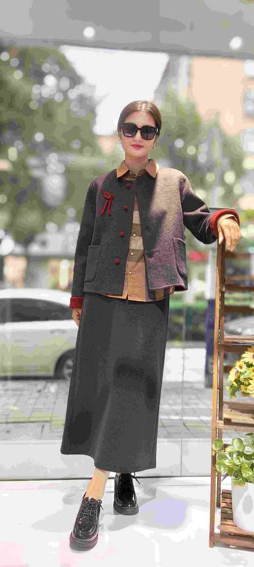 58J522短款胸花羊绒大衣 商品图10