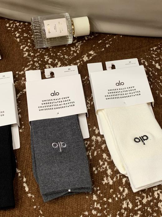 D111341纯棉不闷脚一组3双纯色刺绣袜组合中筒袜 商品图1