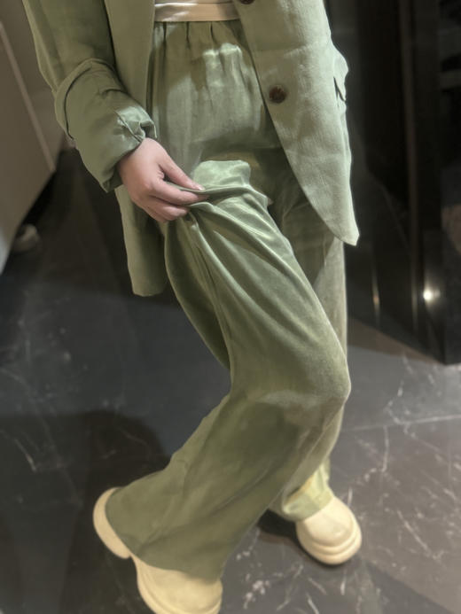 莱赛尔铜氨丝面料柔软亲肤透气时尚直筒阔腿裤 商品图3