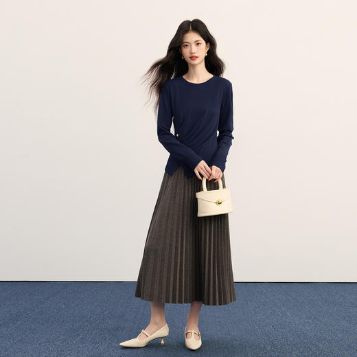 【周末秒杀】熙世界0压感捏褶收腰针织衫女2025秋冬圆领长袖不规则修身打底衫 商品图2