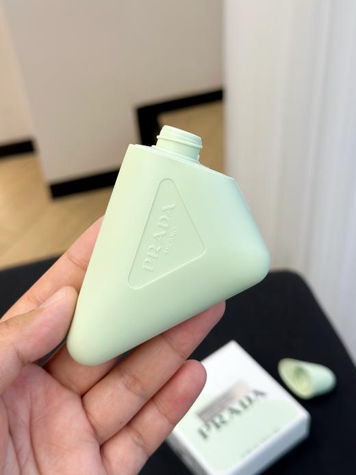 D111359秋冬季鸢尾香味时髦绿三角标质护手霜50ml 商品图8