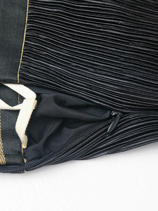 黑色百褶丝绒半身裙，高腰设计 + 垂坠质感 + 优雅剪裁，解锁冬日通勤与约会的复古气质与穿搭层次感 商品图3