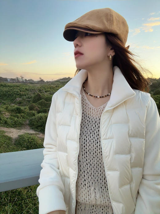 【多妈团购 国标90白鸭绒立领摇粒绒羽绒服9733】随身小暖炉，90白鸭绒含绒量，上身轻盈不臃肿，摇粒绒+云梯布包格拼接设计-连横 商品图1