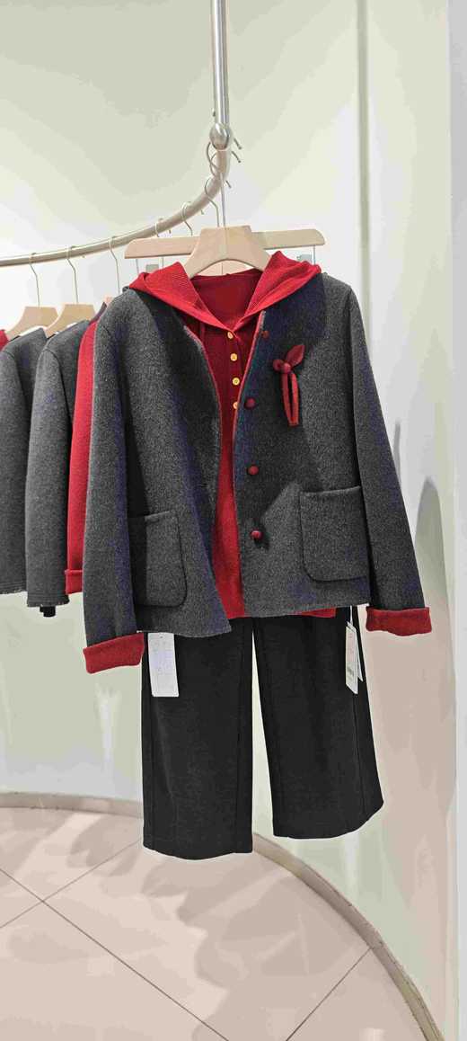 58J522短款胸花羊绒大衣 商品图5