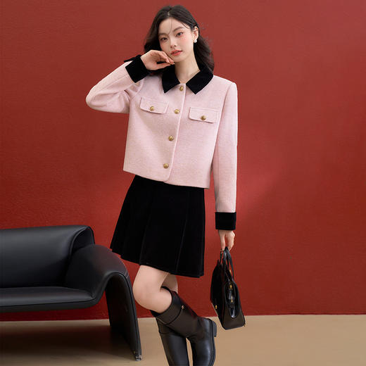 西遇撞色丝绒粉色小香风套装女冬季金扣正肩短外套A字百褶裙V4155413 商品图2