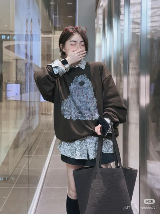 【秒杀价已调 直接拍】JNBY 松弛感 抽象 潦草小狗 图案 宽松套头卫衣 商品图1