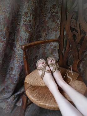 Emma Hope 25AW 金色拉菲草手工编织刺绣拖鞋