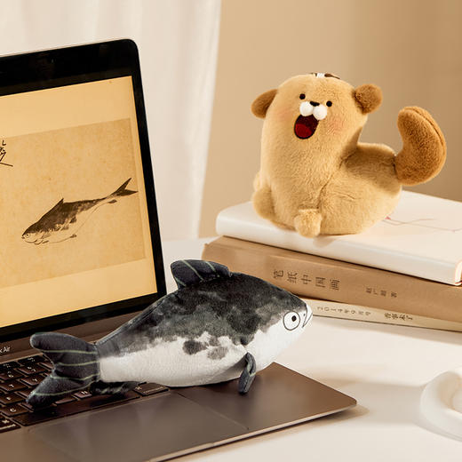 【故宫挂件】快乐小狗闲鱼可动毛绒挂件博物馆文创钥匙扣玩偶礼物 商品图3