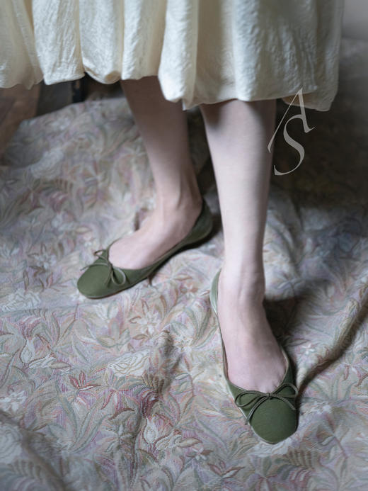 Emma Hope 25AW 宝石蓝/牛油果绿天鹅绒浅口芭蕾鞋 商品图6