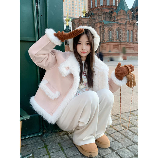 <曾小咸推荐> 现货秒杀！微信超特价！粉色皮毛一体外套毛绒绒拼接麂皮绒 日常319.99 立减120 秒杀199.99！ 商品图1