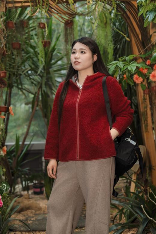 现货，24小时发货【朱红色绵羊毛外套】【需干洗】【正码正拍】显瘦不臃肿，朱红色喜庆保暖，内搭外穿皆宜。暖绒绒显瘦百搭，解锁你的秋冬&新年满分穿搭。面料66.1%绵羊毛，25%聚酯纤维，8.9%锦纶 商品图2