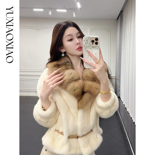 余潇潇【金字塔女王】天鹅绒本色貂半抽刀横排水貂毛拼接紫水貂皮草 商品图3