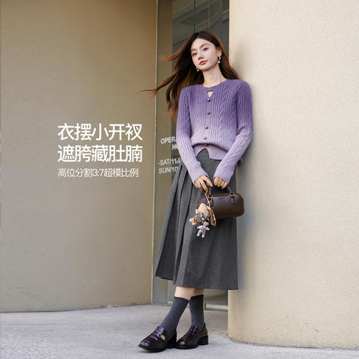 【11/14新品】熙世界渐变紫色绞花毛衣女长袖2025秋冬新款正肩套头北极绒针织衫 商品图2