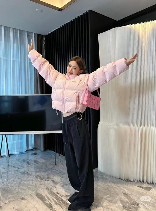 D111349可盐可甜纯色胸前小字母标志短款面包羽绒服 商品图10