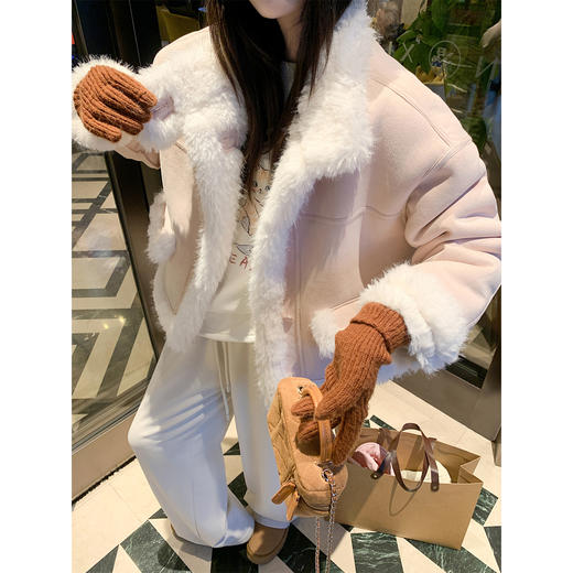 <曾小咸推荐> 现货秒杀！微信超特价！粉色皮毛一体外套毛绒绒拼接麂皮绒 日常319.99 立减120 秒杀199.99！ 商品图2