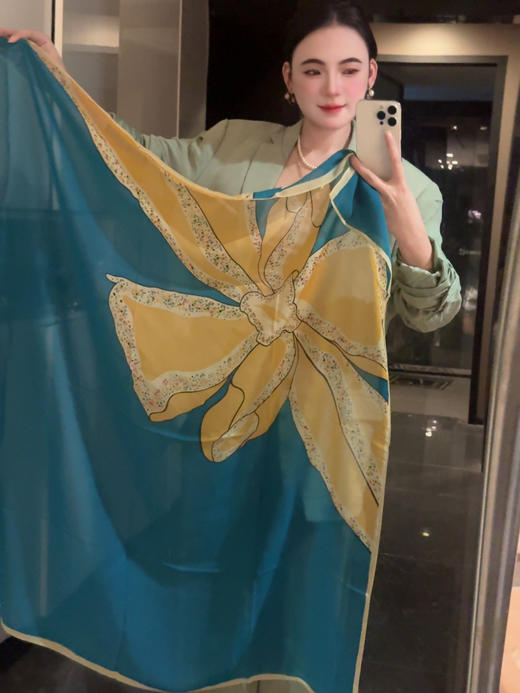 Ca&rtier卡地Y印花薄款丝巾 商品图4