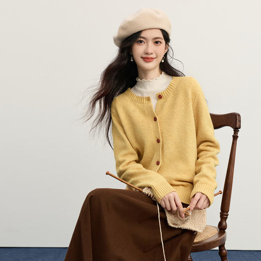 【年货节】熙世界松软慵懒绿色毛衣开衫女秋冬2025新款圆领打底针织衫短外套 商品图1