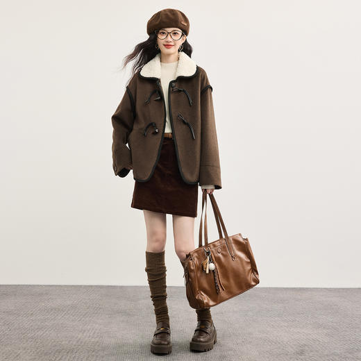 【11/14新品】熙世界牛角扣短款毛呢大衣女设计感毛绒翻领羊毛外套2025冬季新款 商品图2