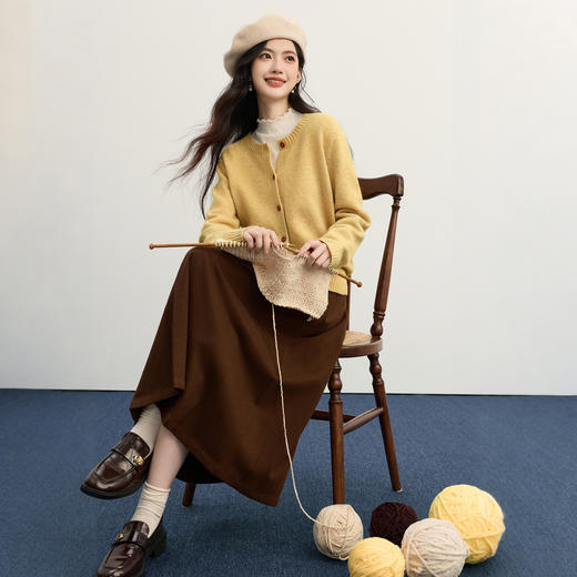 【年货节】熙世界松软慵懒绿色毛衣开衫女秋冬2025新款圆领打底针织衫短外套 商品图3