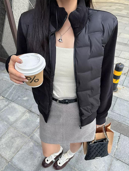 【多妈团购 国标90白鸭绒立领摇粒绒羽绒服9733】随身小暖炉，90白鸭绒含绒量，上身轻盈不臃肿，摇粒绒+云梯布包格拼接设计-连横 商品图9