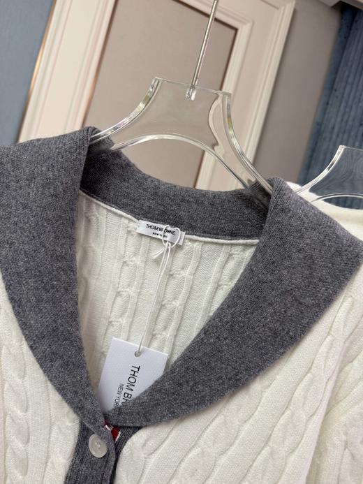 点此购买 TB秋冬季女士经典学院风撞色西装领四条杠麻花针织毛衣开衫 mp 335476 商品图12