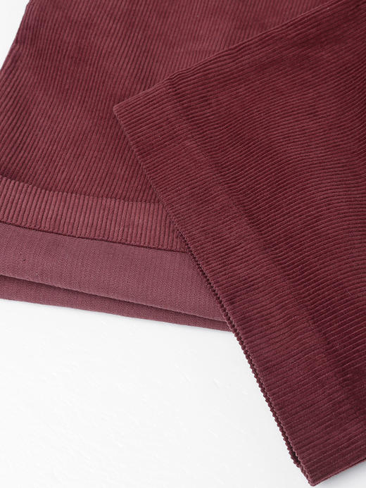 酒红色灯芯绒阔腿裤，复古压褶设计 + 高腰显瘦 + 软糯质感，承包你冬日通勤与出街的慵懒气质与穿搭层次感 商品图4