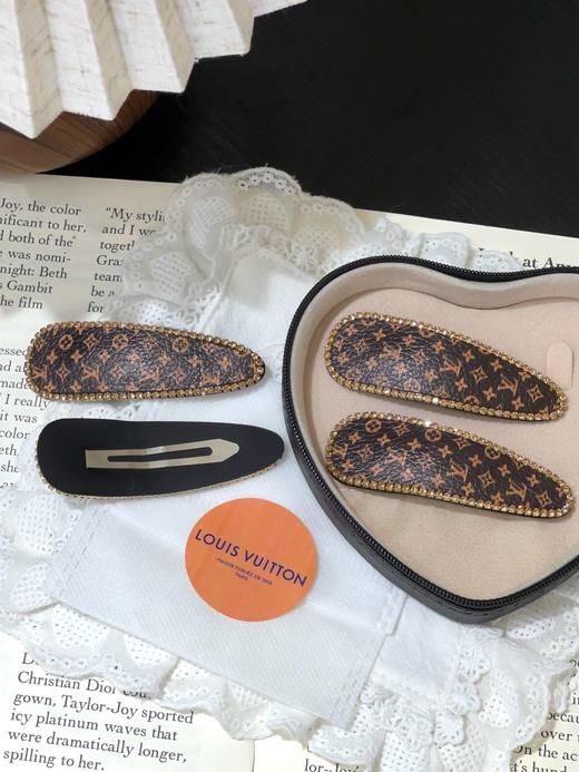 D111356一卡两个装复古氛围感老花满印女士发夹 商品图12