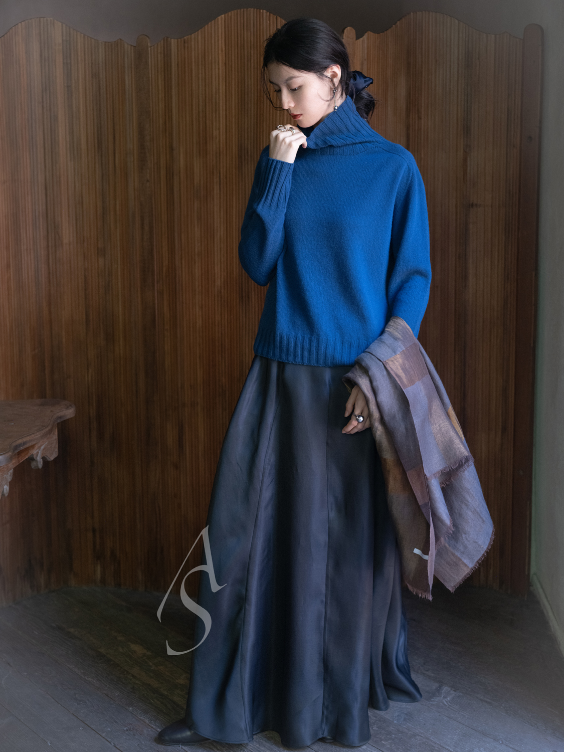 Margaret Howell 25AW 绀蓝色/炭黑色高领苏格兰羊绒衫