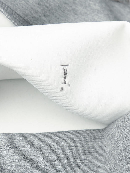 烟灰色流苏亮片装饰卫衣，圆领设计 + 宽松版型 + 软糯质感，解锁冬日出街与休闲的甜酷气质与舒适穿搭 商品图4