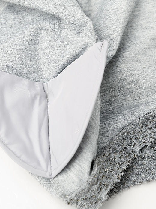 烟灰色短款花纱针织衫，圆领设计 + 软糯质感 + 高腰剪裁，解锁冬日叠穿的层次感与通勤气质穿搭 商品图4