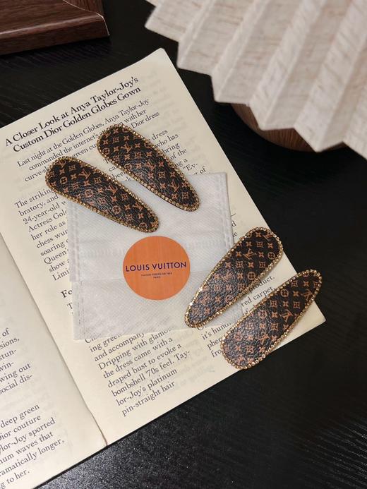 D111356一卡两个装复古氛围感老花满印女士发夹 商品图0