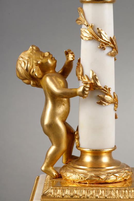 独角鹿西洋古董1870年代法国出品路易十六风格小天使主题铜鎏金精雕装饰白色大理石烛台一对 商品图8