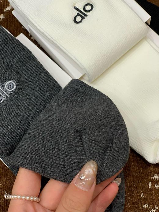 D111341纯棉不闷脚一组3双纯色刺绣袜组合中筒袜 商品图4