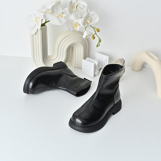 经典鲨2025冬专柜新品百搭圆头黑色加绒舒适后拉链马丁靴女KW279-558171 商品图3