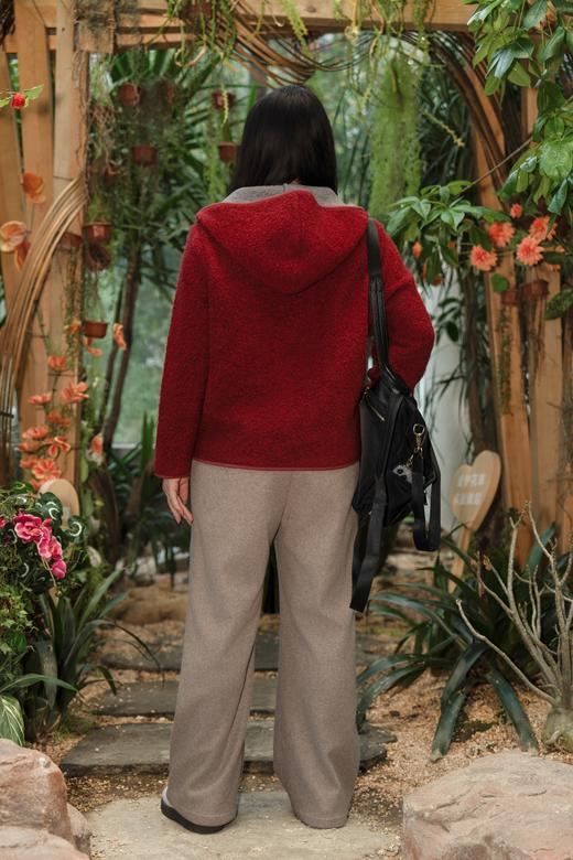 现货，24小时发货【朱红色绵羊毛外套】【需干洗】【正码正拍】显瘦不臃肿，朱红色喜庆保暖，内搭外穿皆宜。暖绒绒显瘦百搭，解锁你的秋冬&新年满分穿搭。面料66.1%绵羊毛，25%聚酯纤维，8.9%锦纶 商品图7