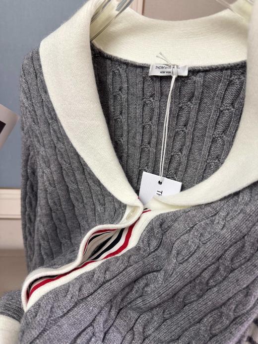 点此购买 TB秋冬季女士经典学院风撞色西装领四条杠麻花针织毛衣开衫 mp 335476 商品图8