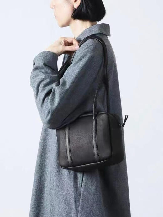 1113-6日单圆正小众 Aeta 软糯鹿皮 长柄小方包  长柄保龄球包 波士顿包 商品图7